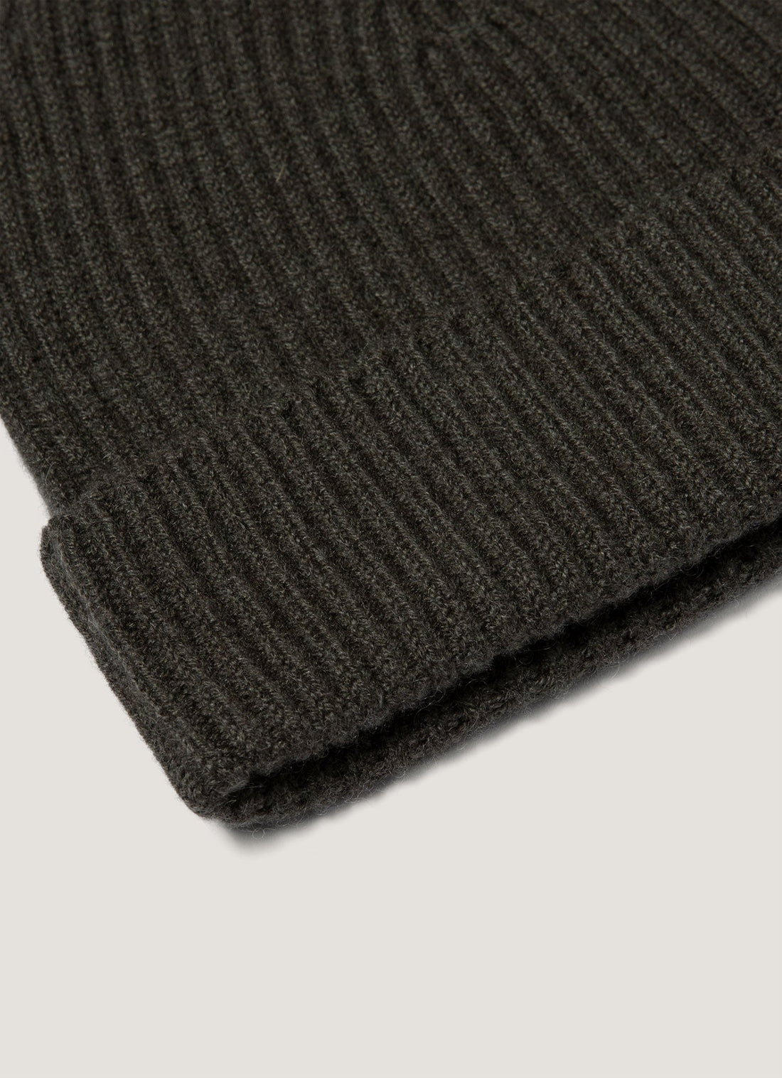 Cashmere Ribbed Hat in Dark Green