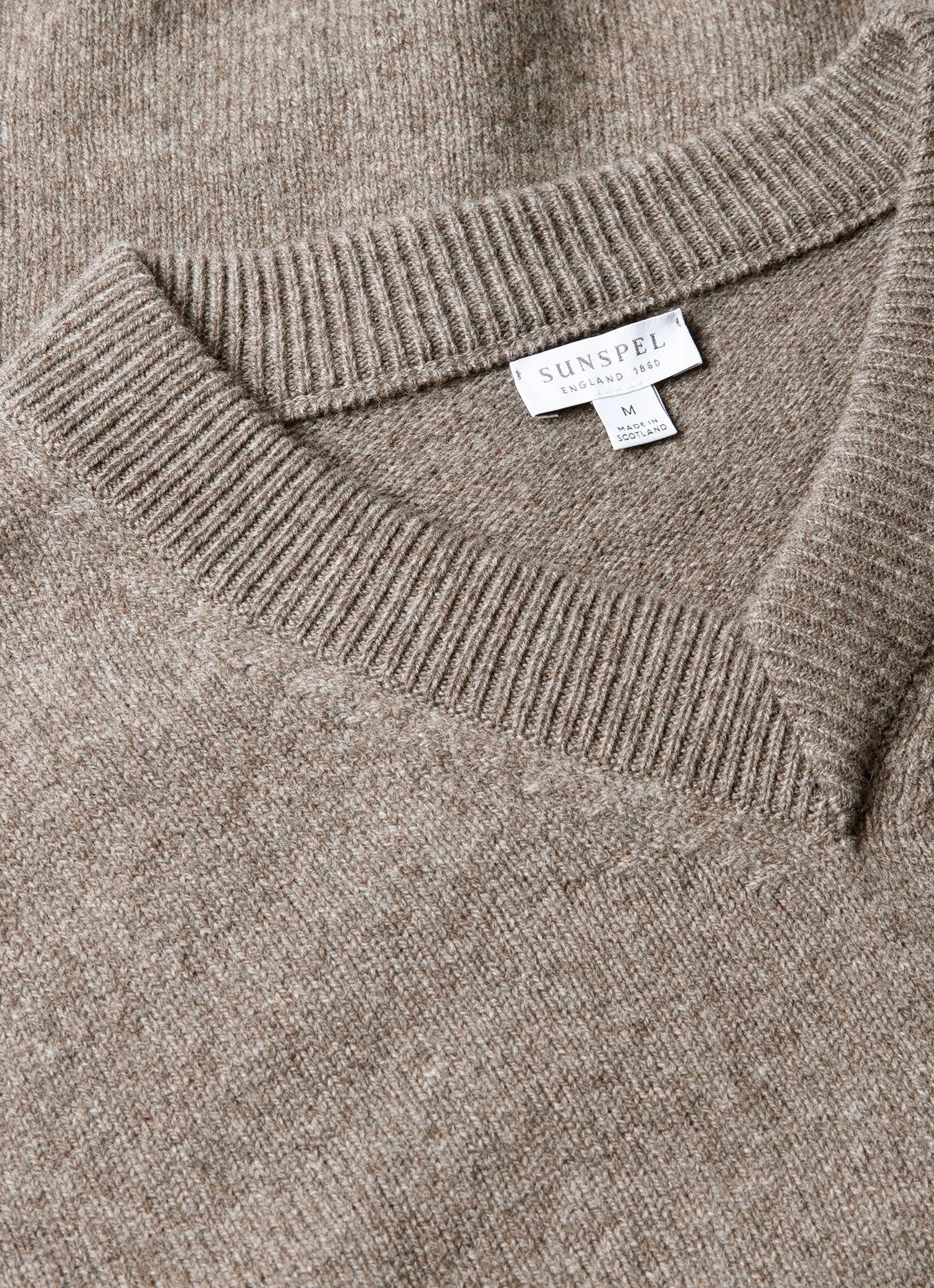 Men's Lambswool V-neck Jumper in Bark
