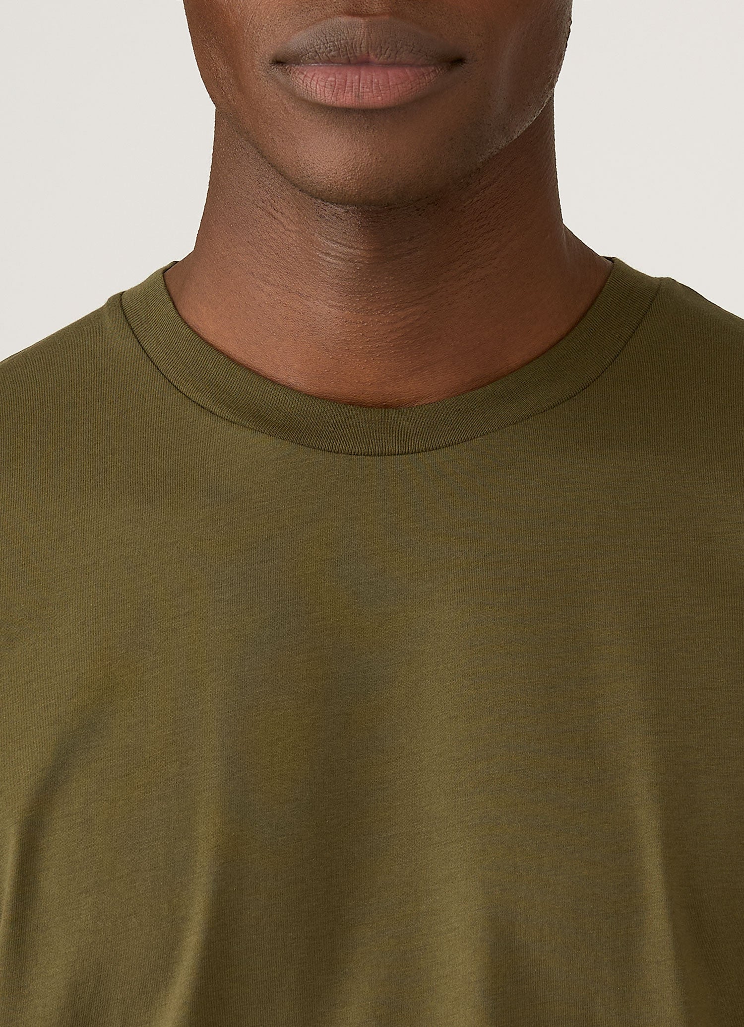 Men's Riviera Midweight T-shirt in Deep Olive