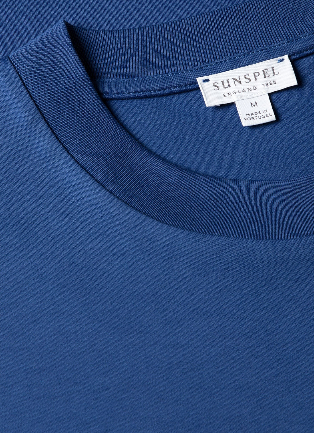 Locker geschnittenes T-Shirt