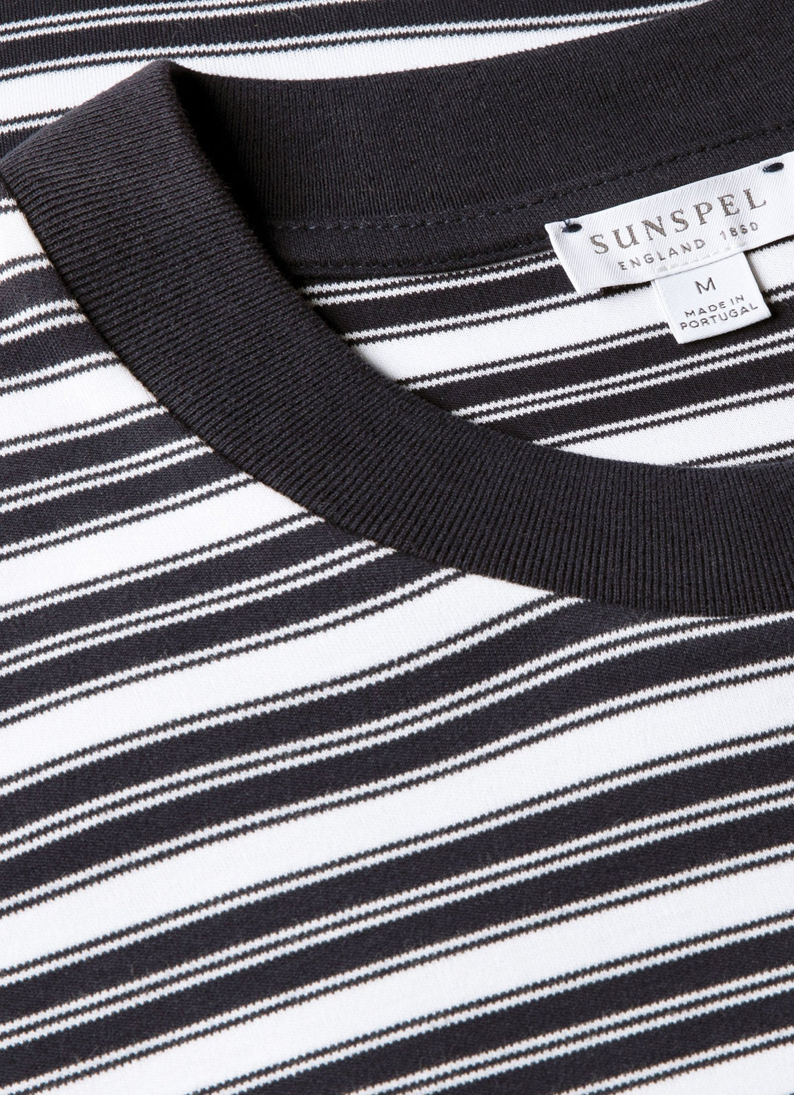 Men's Relaxed Fit Heavyweight T-shirt in White/Navy