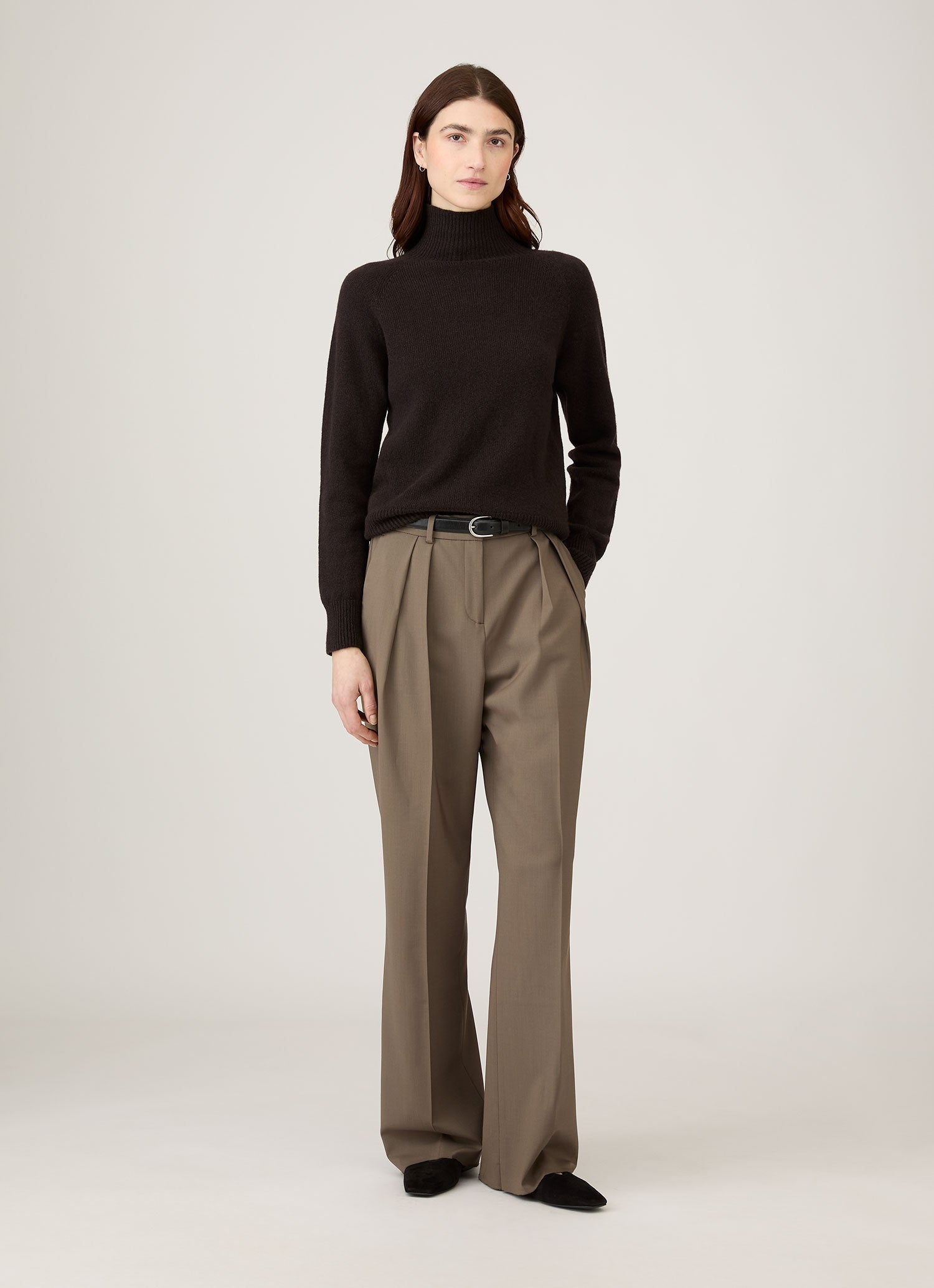 Women's Lambswool Funnel Neck Jumper in Truffle