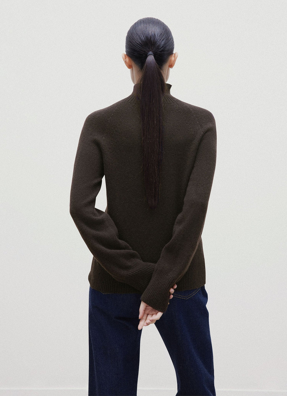 Lammwollpullover mit Trichterkragen