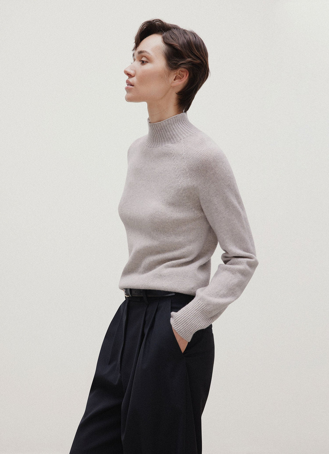 Lammwollpullover mit Trichterkragen