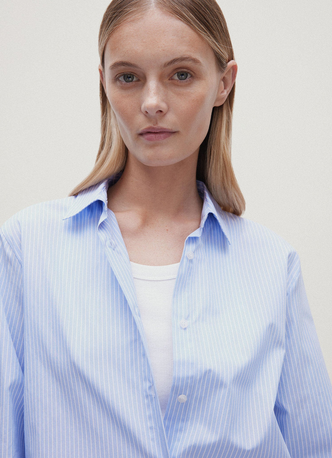 Women's Relaxed Poplin Shirt in Pale Blue/White
