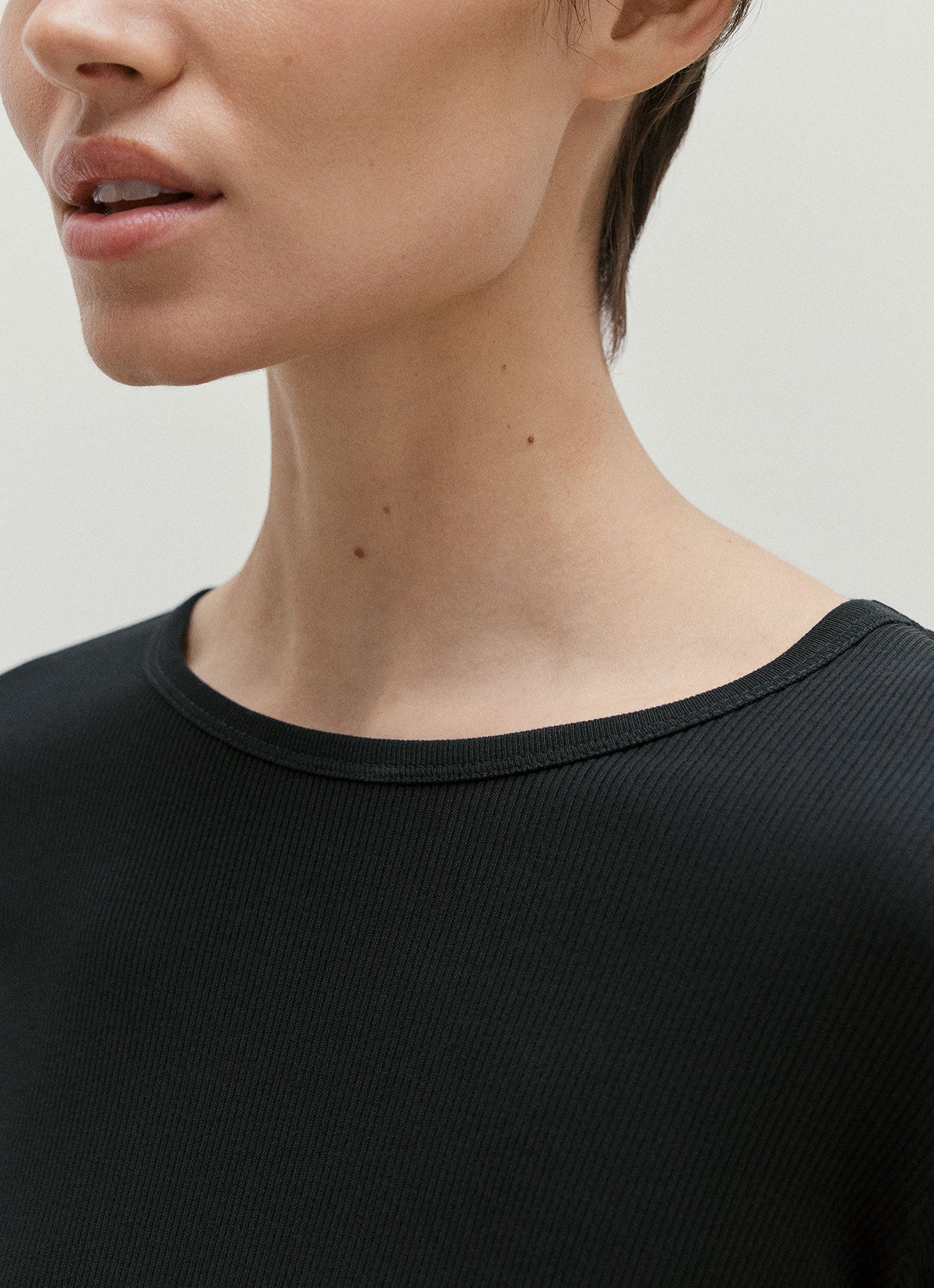 Women's Ribbed Long Sleeve T-shirt in Black