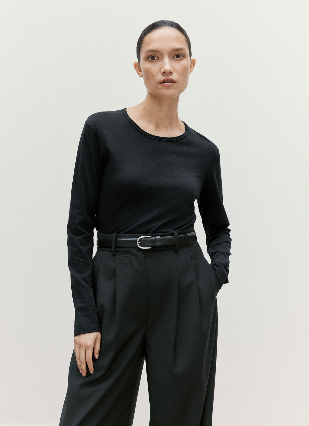 Women's Long Sleeve Classic T-shirt in Black