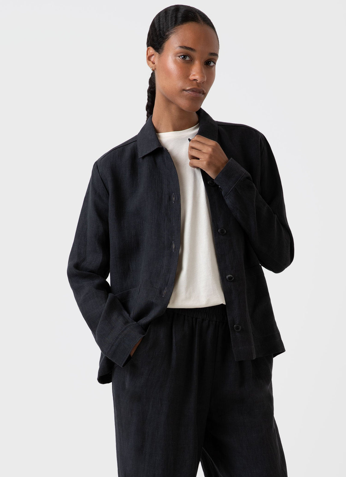 Women's Linen Twin Pocket Jacket in Black