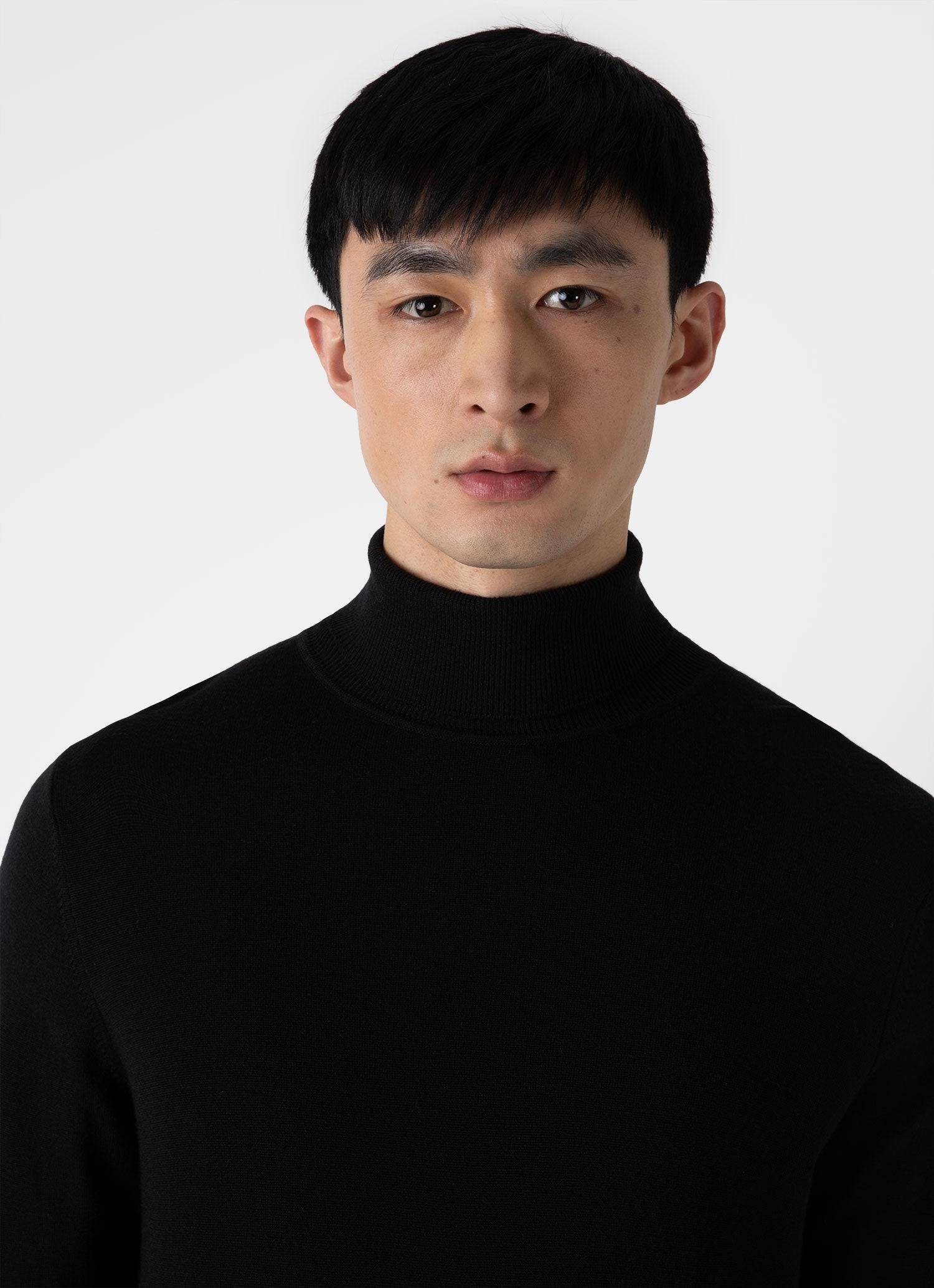 Men's Extra-Fine Merino Roll Neck in Black