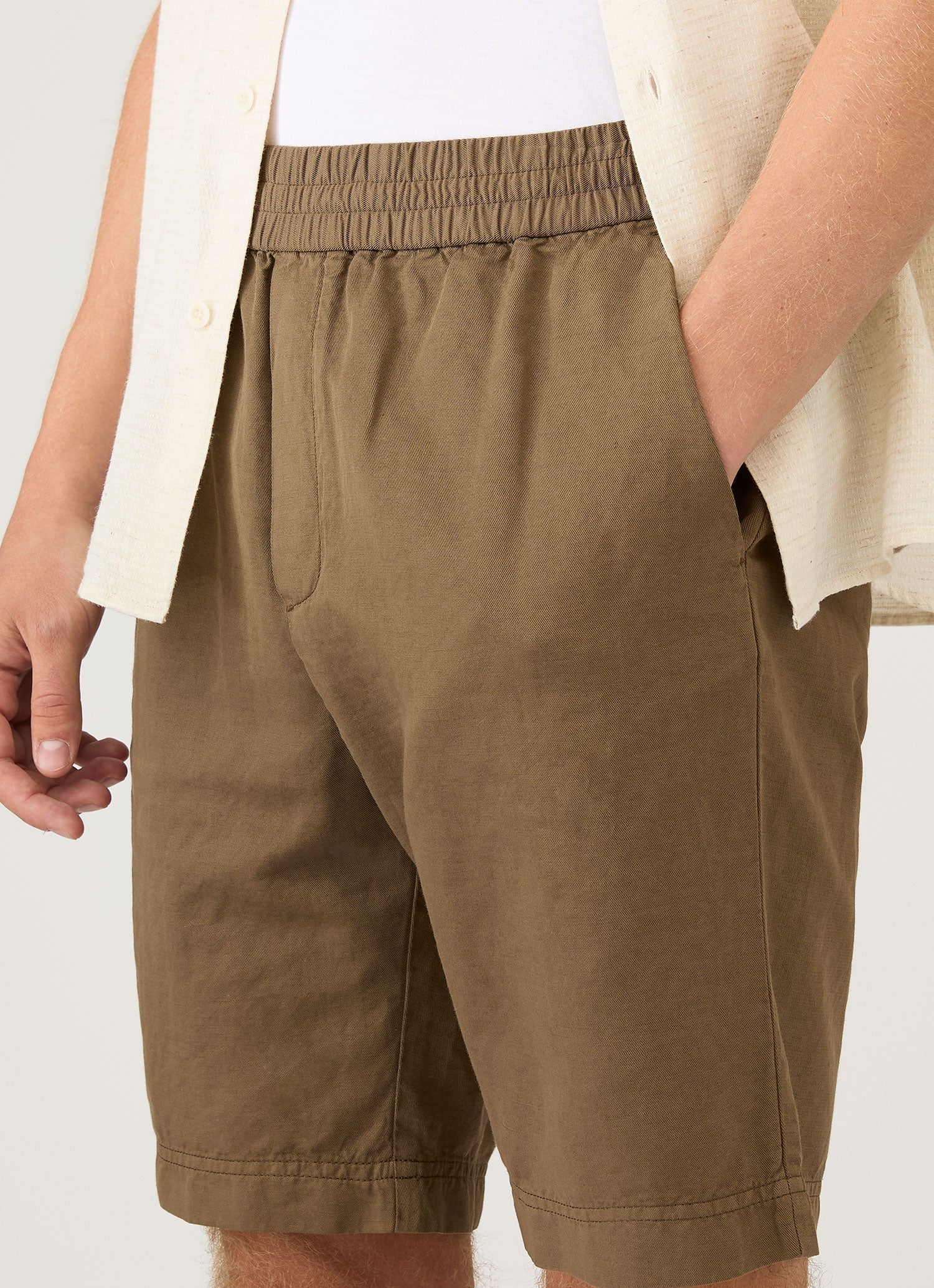 Men's Cotton Linen Drawstring Shorts in Dark Cedar