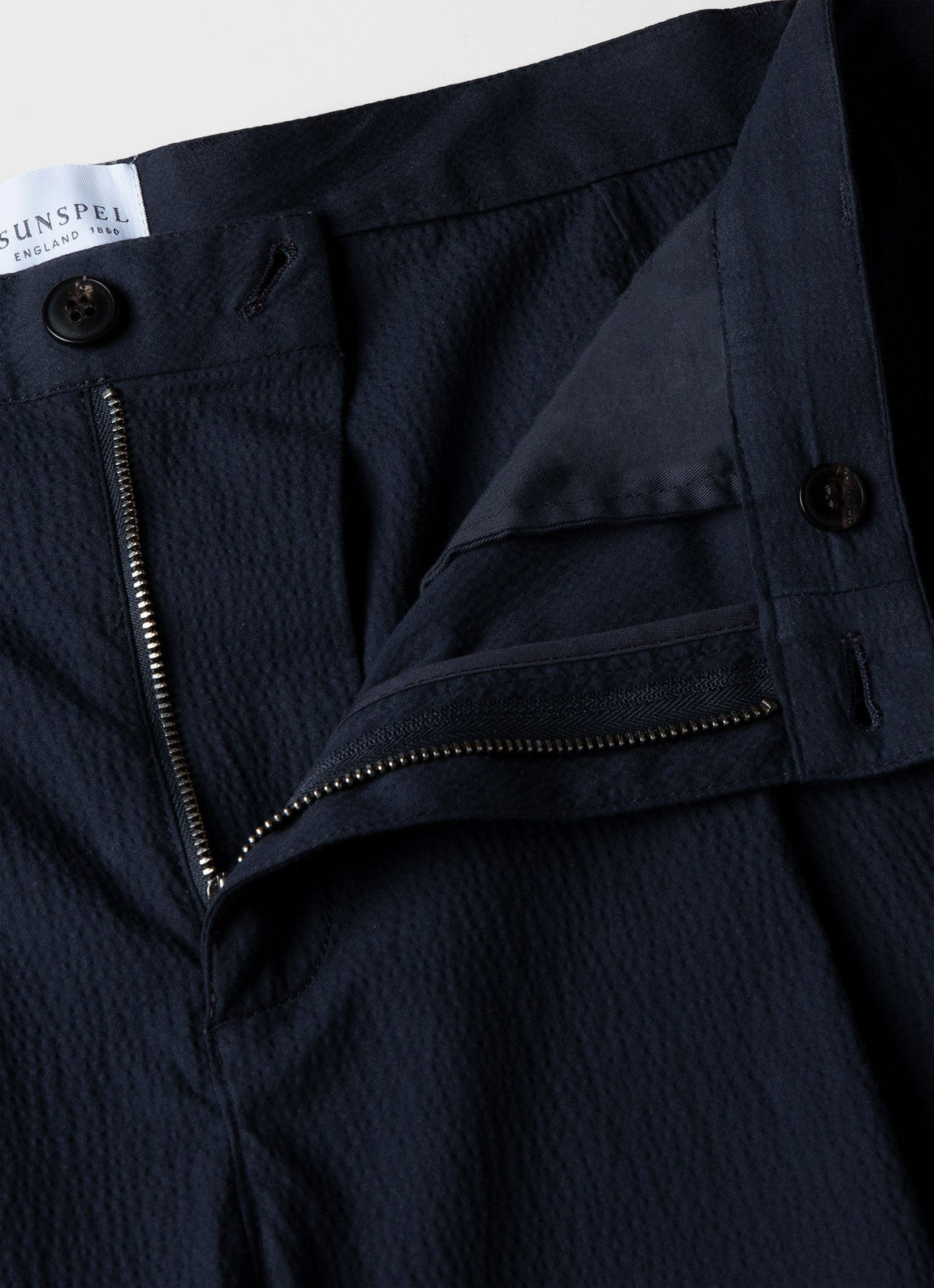 Men's Pleated Seersucker Trouser in Navy