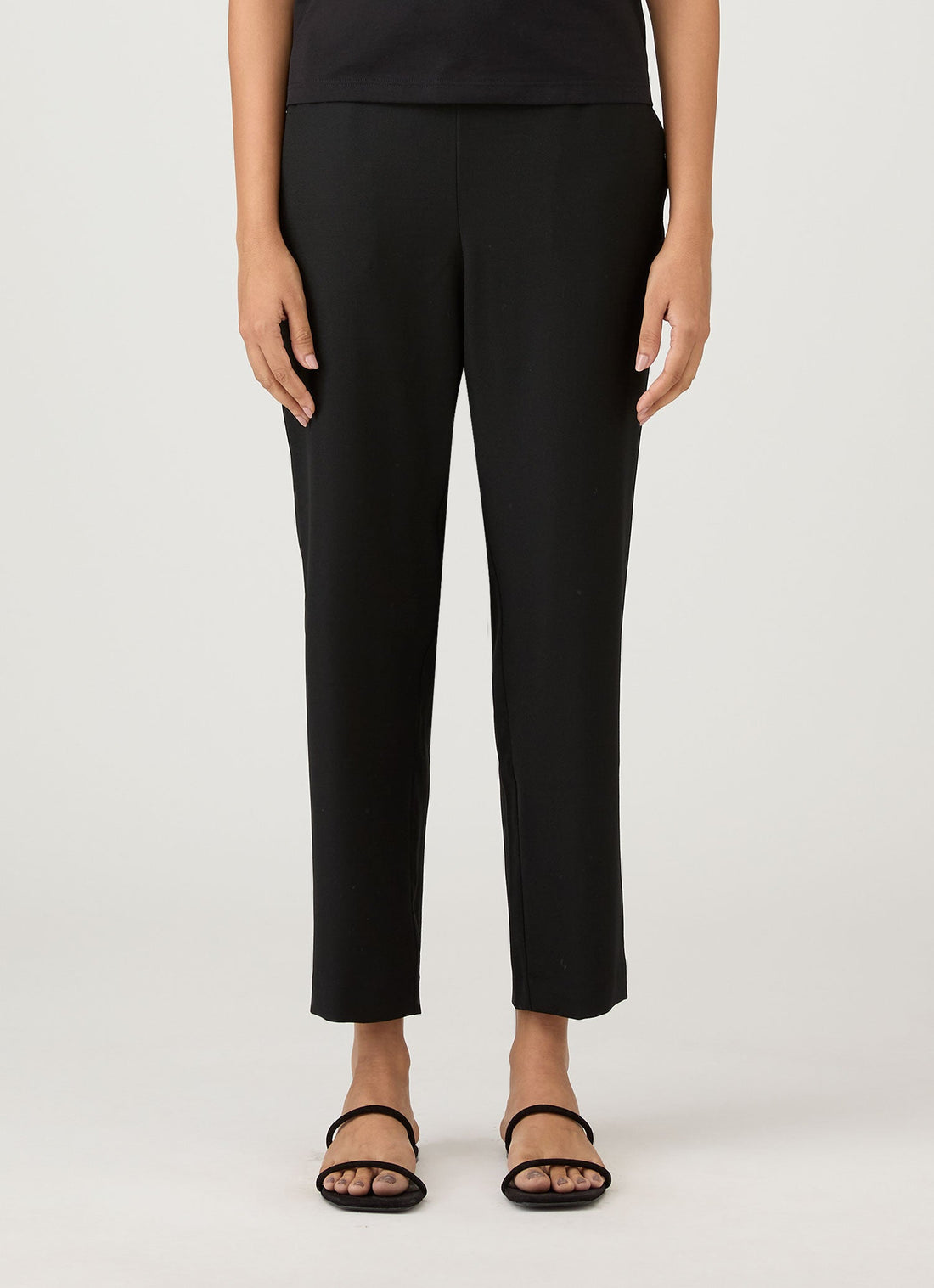 Women's Drawstring Tapered Trouser in Black