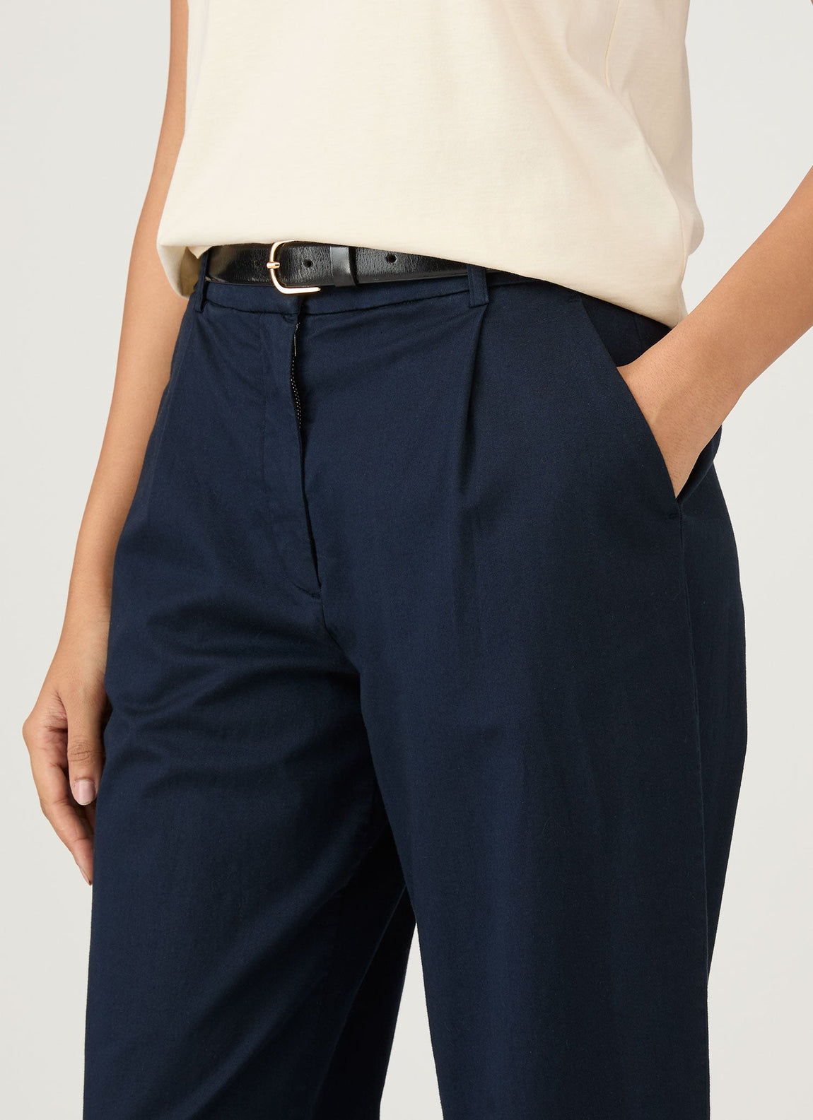 Women's Pleated Chino in Midnight Navy
