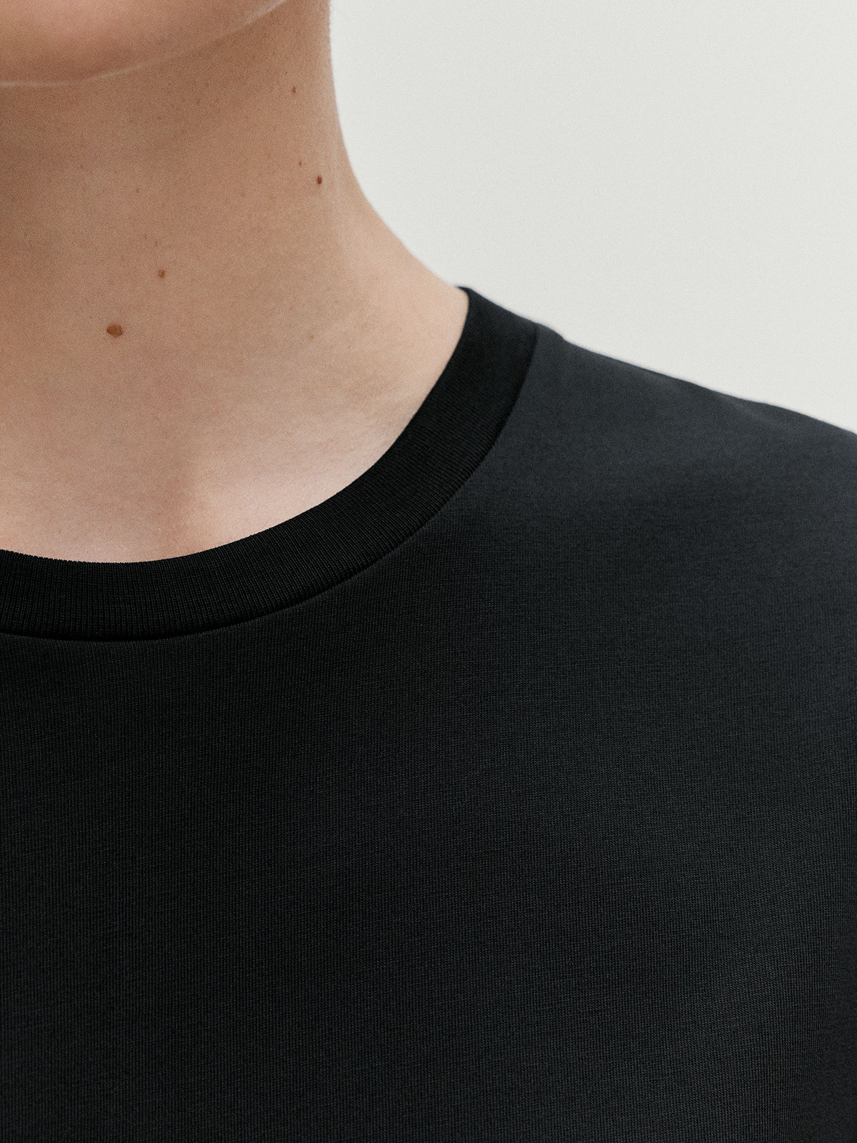 Women's Boy Fit T-shirt in Black