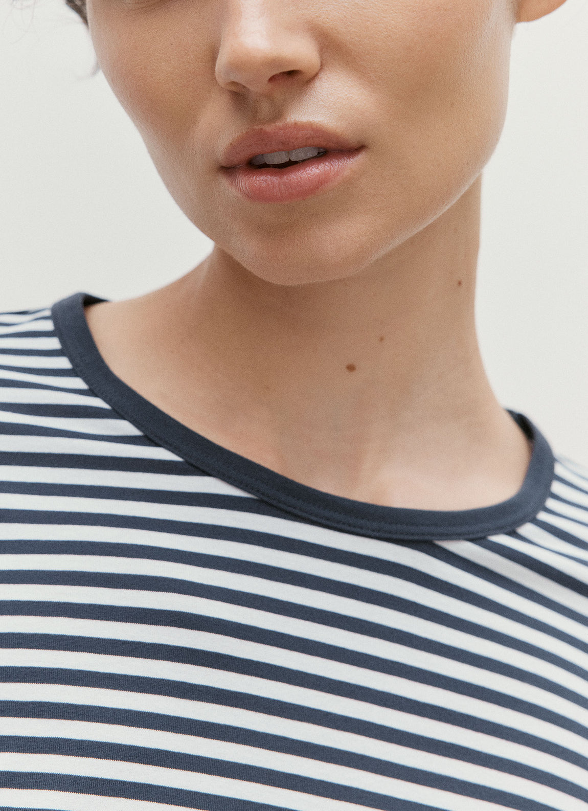 Women's Long Sleeve Classic T-shirt in White/Navy English Stripe